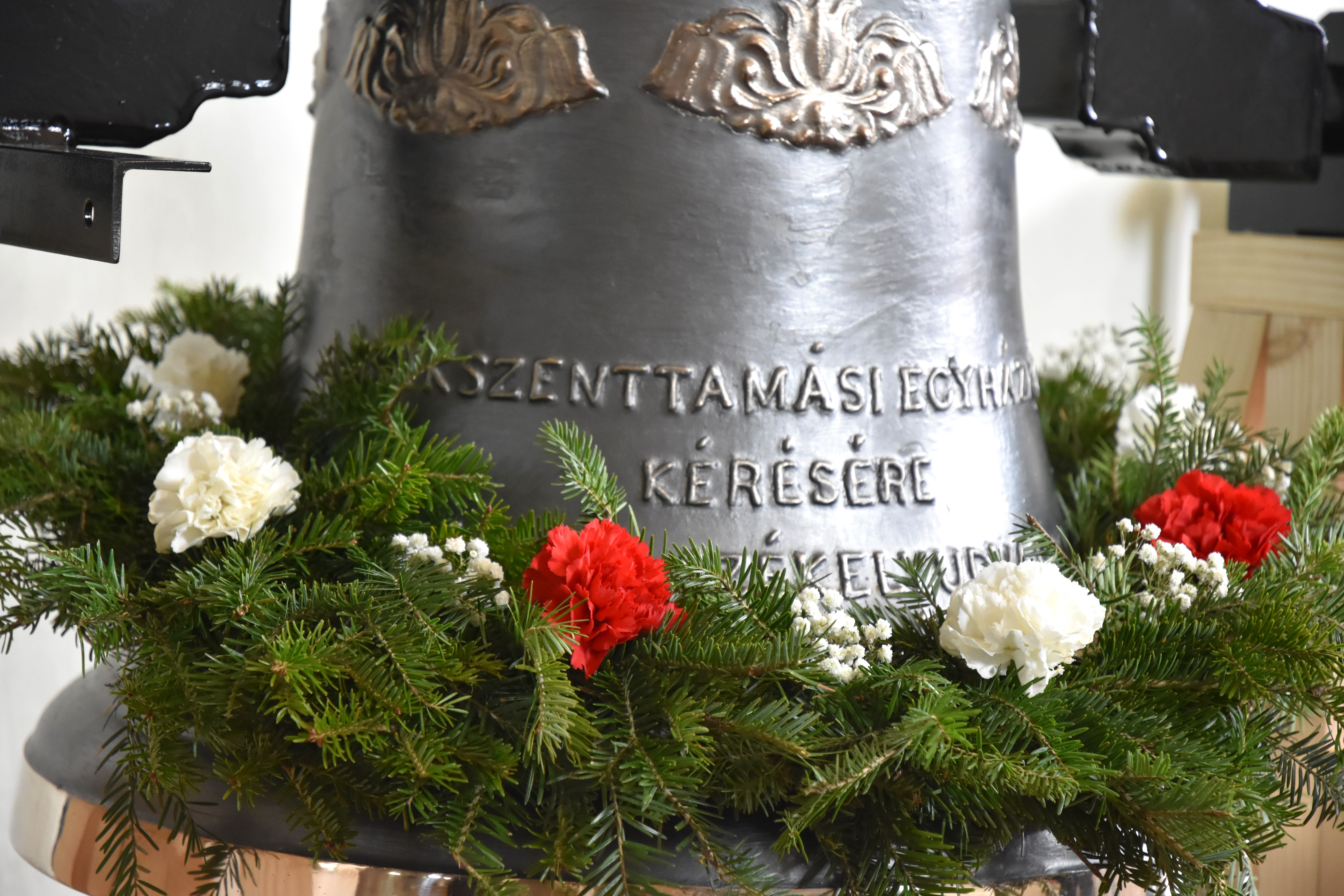 Zeng(ett) a harang Csíkszenttamáson Zeng(ett) a harang Csíkszenttamáson